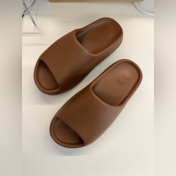 Adidas YZY Brown Foam Slides – New in Box - Picture 7 of 8